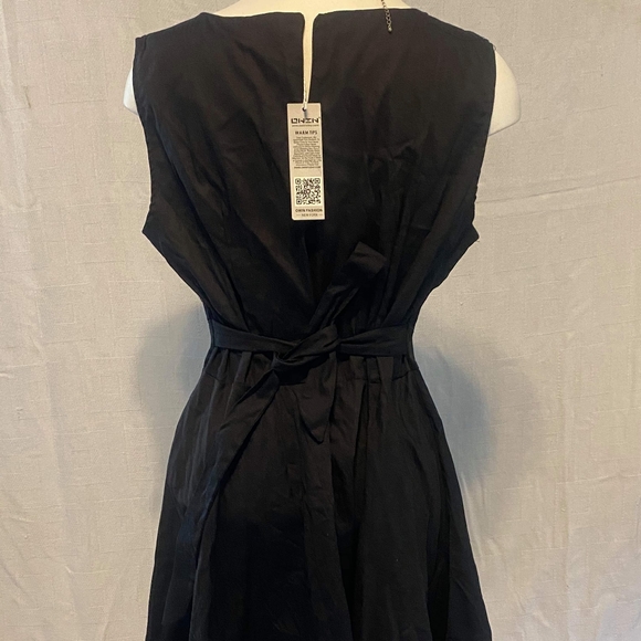 Black Woman Dress - Picture 2 of 3